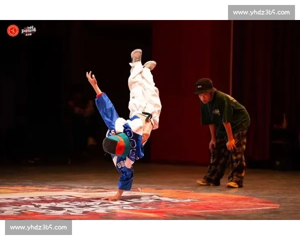 霹雳舞赛场:当街舞碰撞中国功夫,上演热血 “功夫对话” 霹雳舞赛场:当街舞碰撞中国功夫,上演热血 “功夫对话”