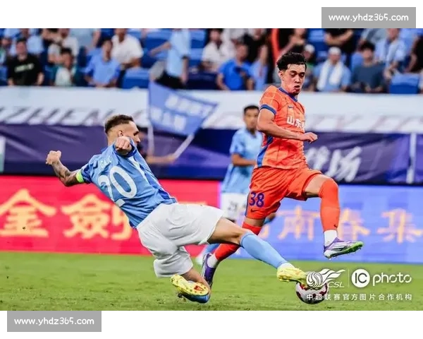 李小恒中超初体验：港队兄弟暖心遇，泰山平台引心动